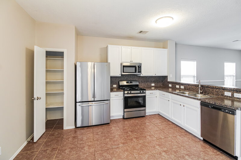 1,595/Mo, 7003 Orchid St Baytown, TX 77521 Kitchen View
