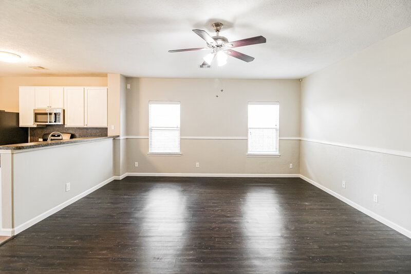 1,595/Mo, 7003 Orchid St Baytown, TX 77521 Family Room View 2