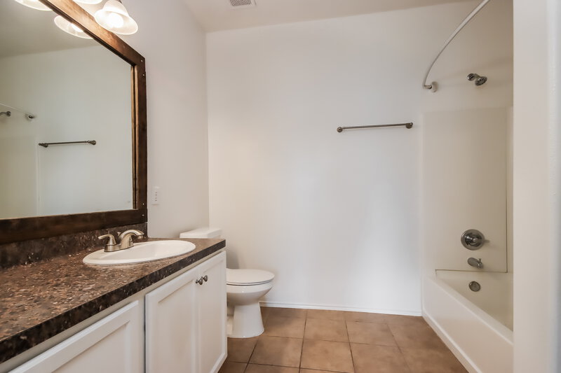 2,020/Mo, 7003 Orchid St Baytown, TX 77521 Main Bathroom View