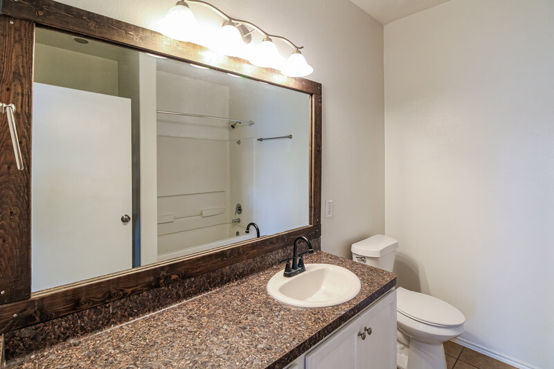 1,595/Mo, 7003 Orchid St Baytown, TX 77521 Main Bathroom View