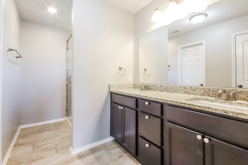 1,840/Mo, 1149 Shadow Glenn Dr Conroe, TX 77301 Main Bathroom View