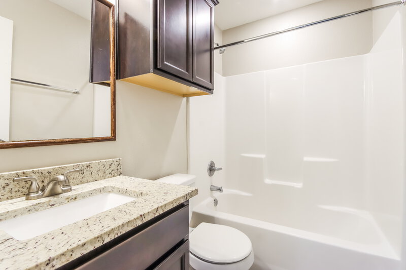 1,840/Mo, 1149 Shadow Glenn Dr Conroe, TX 77301 Bathroom View