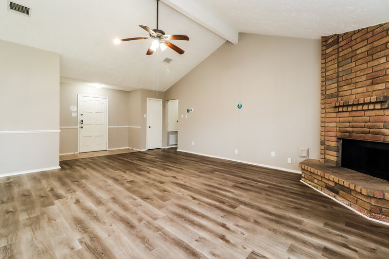 2,570/Mo, 13526 Bridgewalk Cv # A1 Houston, TX 77041 Living Room View