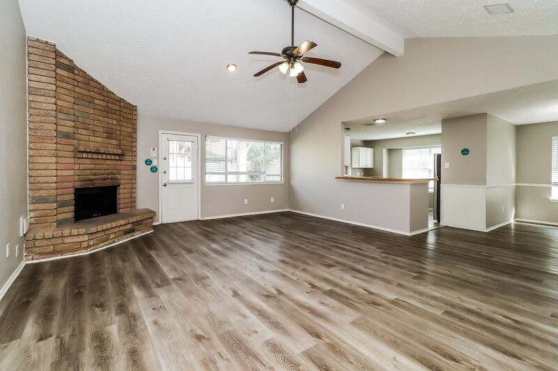 2,570/Mo, 13526 Bridgewalk Cv # A1 Houston, TX 77041 Living Room View 2