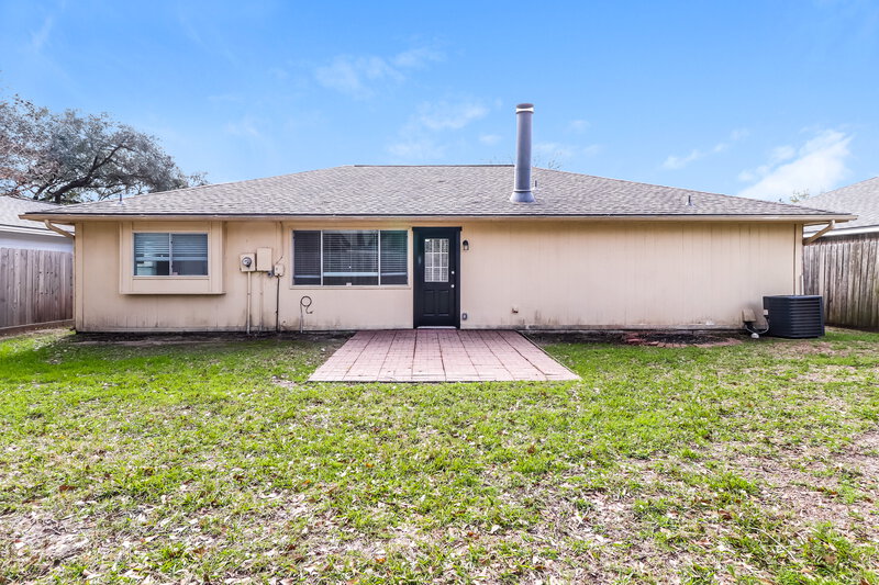 2,570/Mo, 13526 Bridgewalk Cv # A1 Houston, TX 77041 Rear View