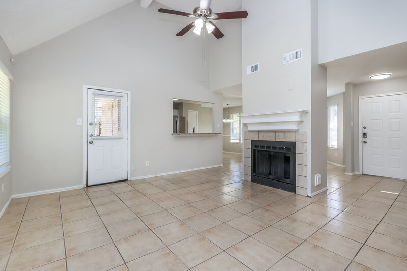 1,790/Mo, 4017 Hunnington Dr # A1 Conroe, TX 77303 Living Room View 2