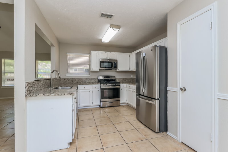 1,790/Mo, 4017 Hunnington Dr # A1 Conroe, TX 77303 Kitchen View