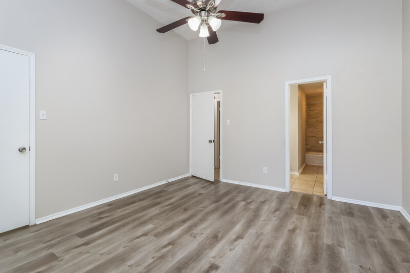 1,790/Mo, 4017 Hunnington Dr # A1 Conroe, TX 77303 Main Bedroom View 2