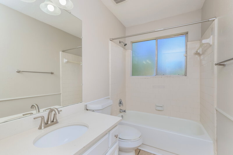 1,790/Mo, 4017 Hunnington Dr # A1 Conroe, TX 77303 Bathroom View