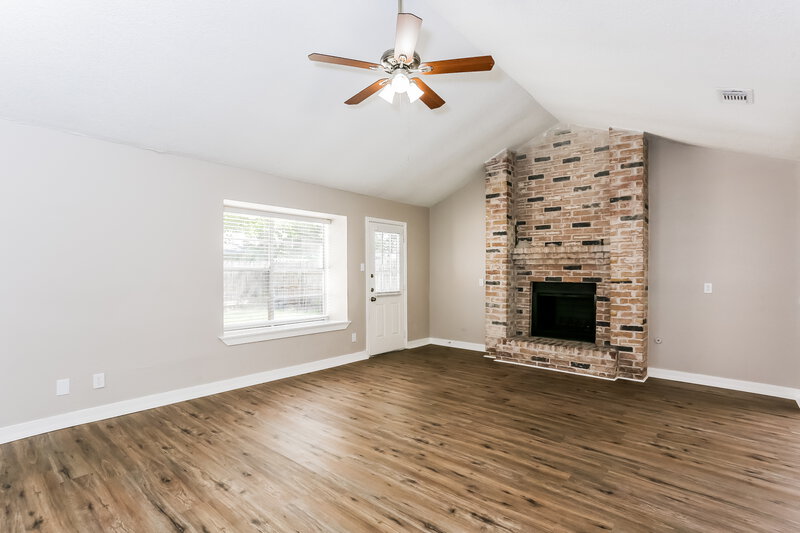 1,710/Mo, 5419 Deer Timbers Trl Humble, TX 77346 Living Room View 2