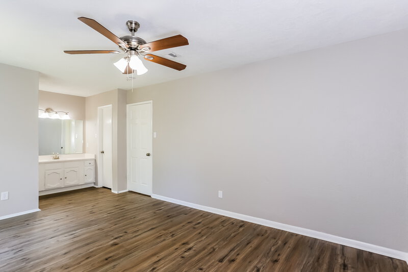 1,710/Mo, 5419 Deer Timbers Trl Humble, TX 77346 Main Bedroom View