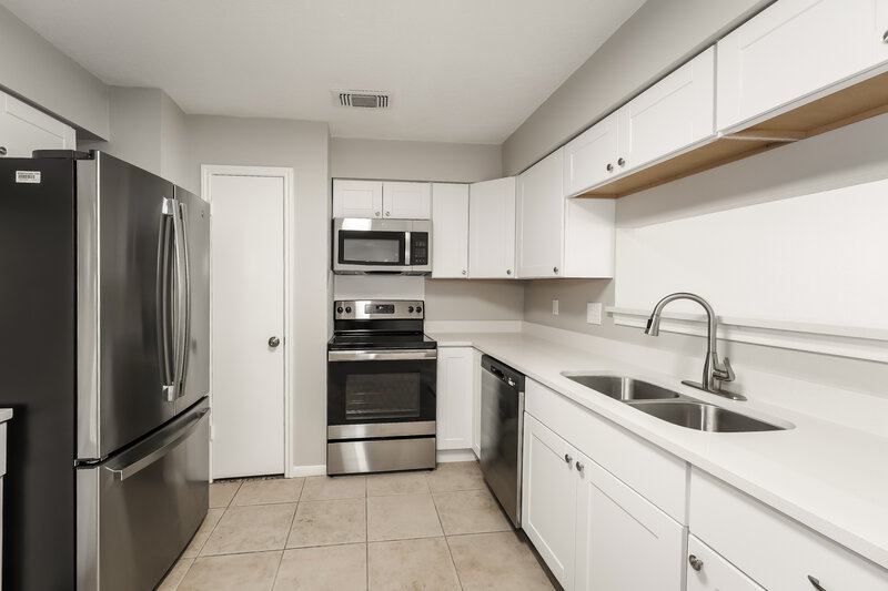 2,170/Mo, 1219 Strawberry Park Ln Katy, TX 77450 Kitchen View 2