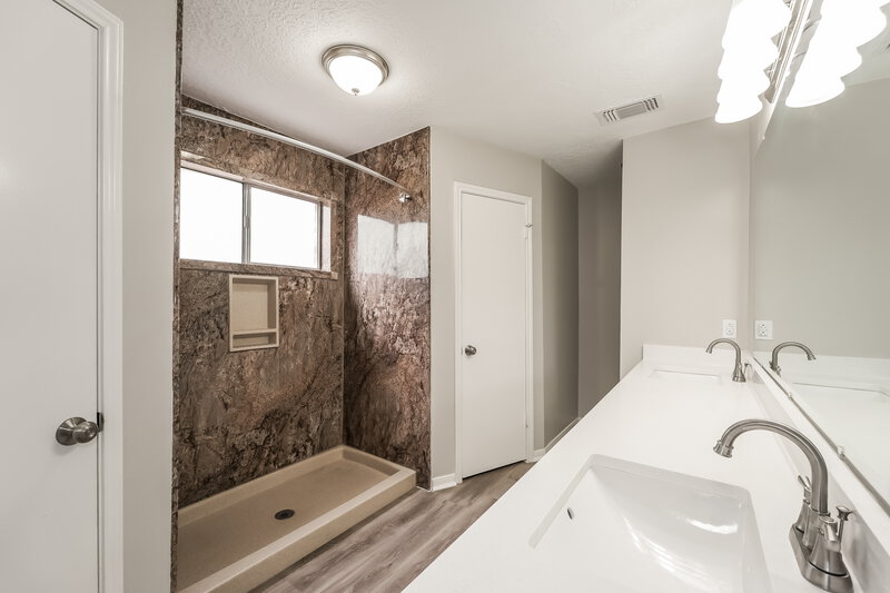 2,170/Mo, 1219 Strawberry Park Ln Katy, TX 77450 Main Bathroom View