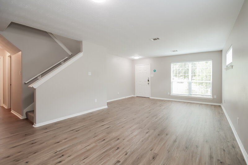 1,820/Mo, 5007 Willow Point Dr Conroe, TX 77303 Living Room View 2