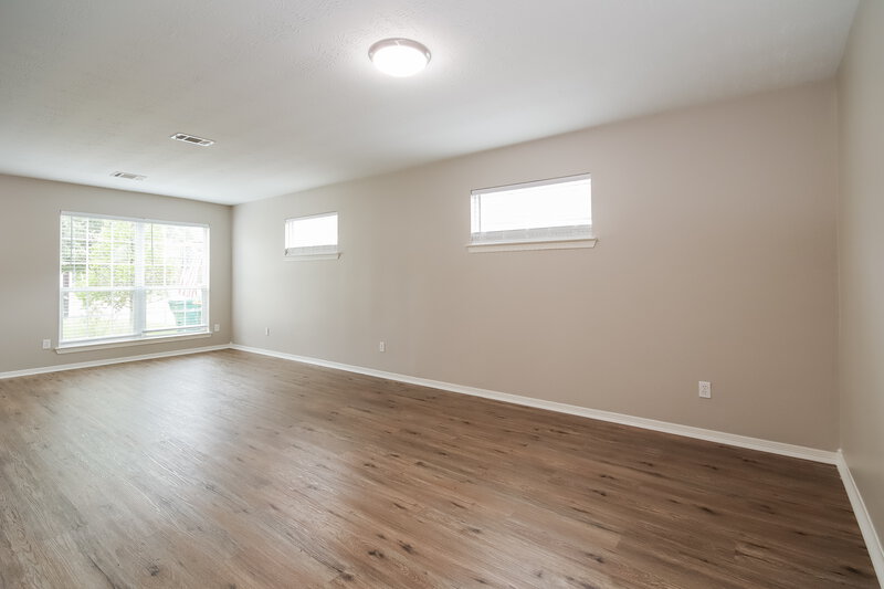 1,820/Mo, 5007 Willow Point Dr Conroe, TX 77303 Living Room View 3