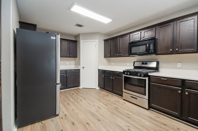 1,820/Mo, 5007 Willow Point Dr Conroe, TX 77303 Kitchen View 2