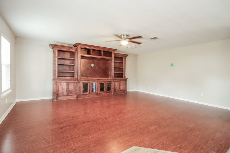 1,820/Mo, 5007 Willow Point Dr Conroe, TX 77303 Family Room View