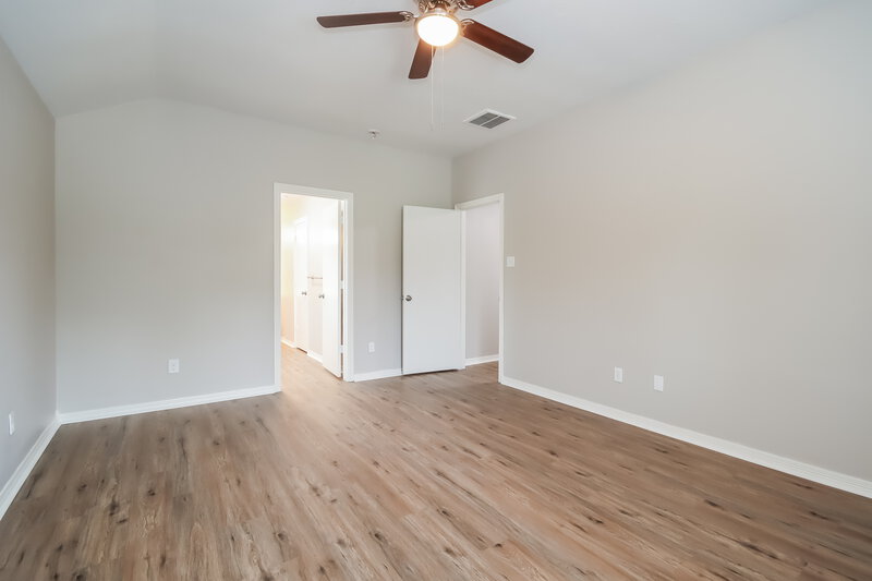 1,820/Mo, 5007 Willow Point Dr Conroe, TX 77303 Main Bedroom View 2