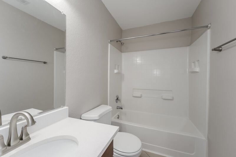 2,400/Mo, 1206 Blackhawk Ridge Ct Rosenberg, TX 77471 Main Bathroom View