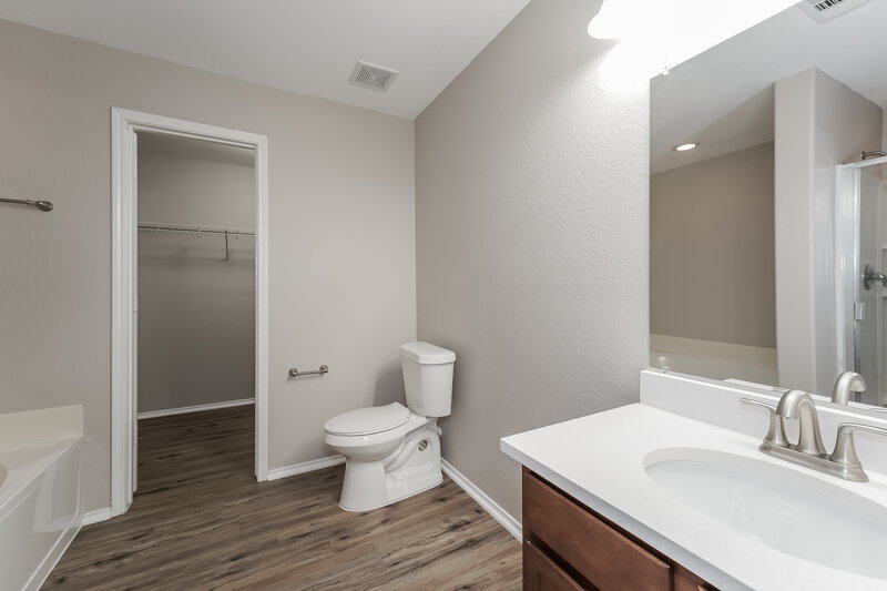 2,400/Mo, 1206 Blackhawk Ridge Ct Rosenberg, TX 77471 Bathroom View