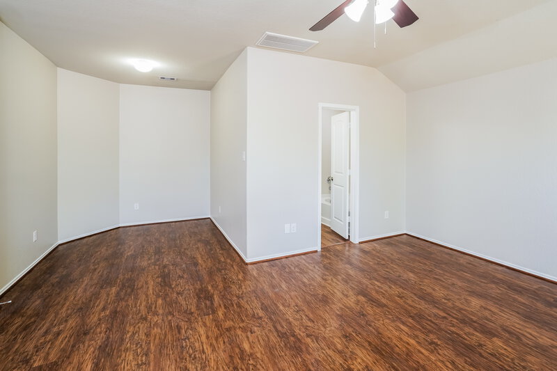 2,300/Mo, 14040 Lake Crescent Dr Conroe, TX 77384 Main Bedroom View 2