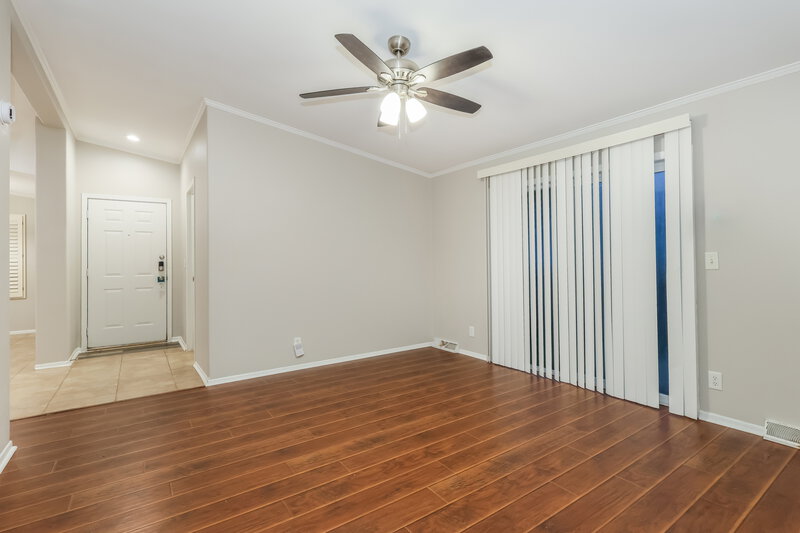0/Mo, 21039 Sweet Blossom Ln Tomball, TX 77375 Living Room View 3