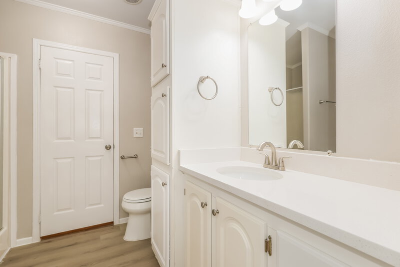0/Mo, 21039 Sweet Blossom Ln Tomball, TX 77375 Main Bathroom View 2