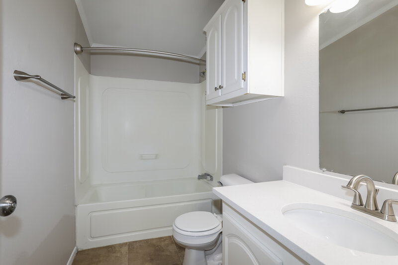 1,690/Mo, 21039 Sweet Blossom Ln Tomball, TX 77375 Bathroom View