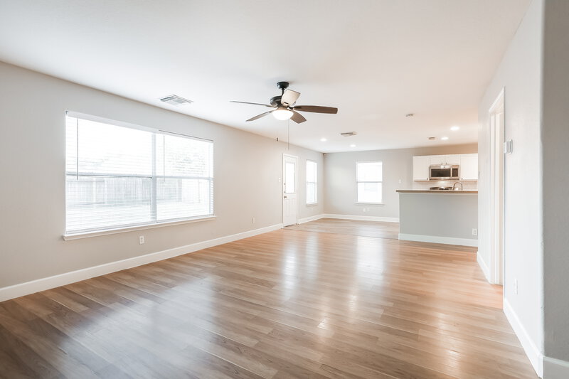 2,145/Mo, 8715 Sunset Pond Dr Tomball, TX 77375 Living Room View