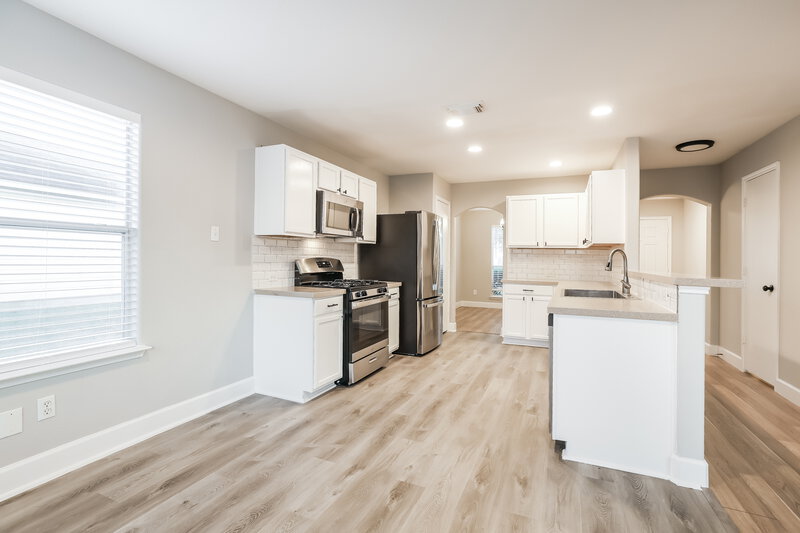 2,145/Mo, 8715 Sunset Pond Dr Tomball, TX 77375 Kitchen View