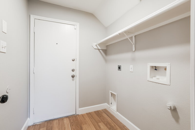 2,145/Mo, 8715 Sunset Pond Dr Tomball, TX 77375 Laundry Room View