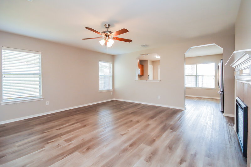 2,020/Mo, 3121 Centennial Village Dr Pearland, TX 77584 Living Room View