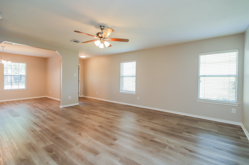 2,020/Mo, 3121 Centennial Village Dr Pearland, TX 77584 Living Room View 3