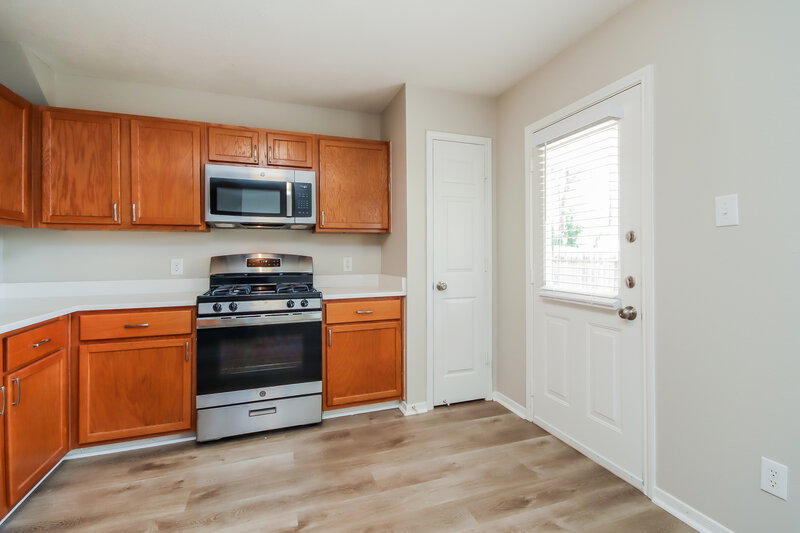 2,020/Mo, 3121 Centennial Village Dr Pearland, TX 77584 Kitchen View 3