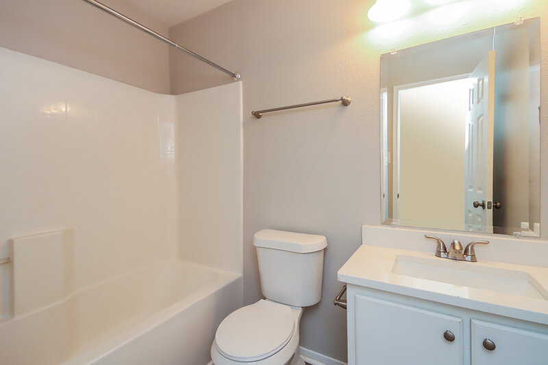 2,020/Mo, 3121 Centennial Village Dr Pearland, TX 77584 Bathroom View