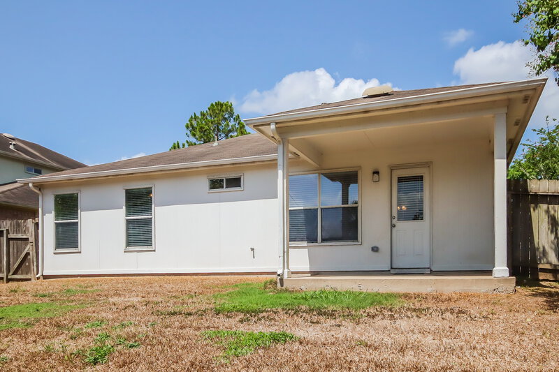 2,020/Mo, 3121 Centennial Village Dr Pearland, TX 77584 Rear View