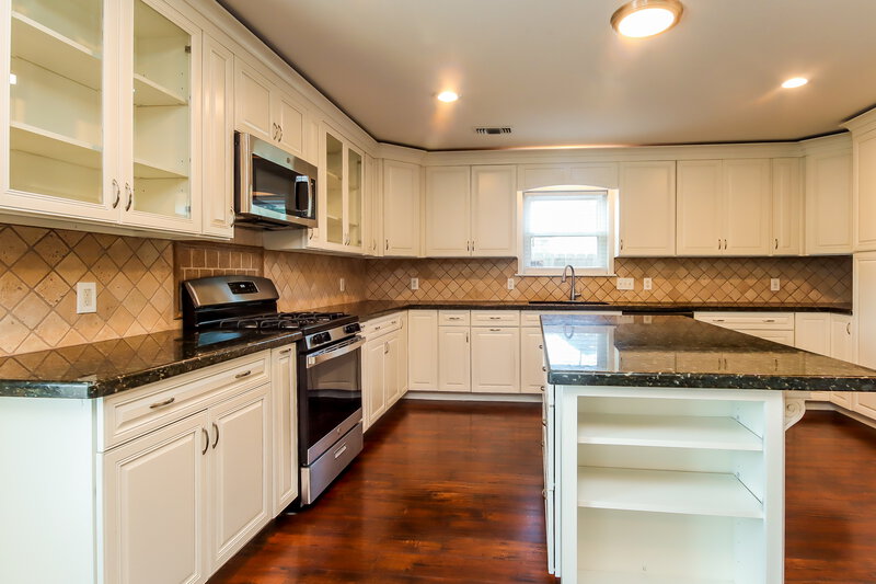 2,740/Mo, 229 Mammoth Springs Ln Dickinson, TX 77539 Kitchen View