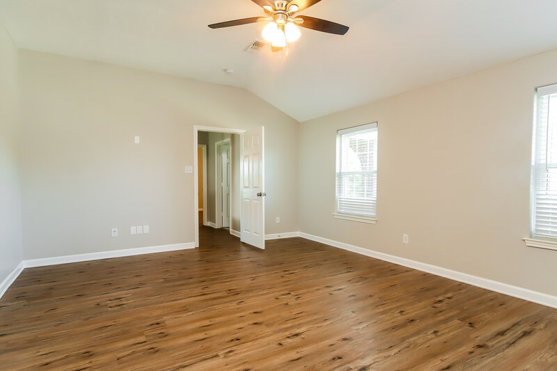 2,740/Mo, 229 Mammoth Springs Ln Dickinson, TX 77539 Main Bedroom View