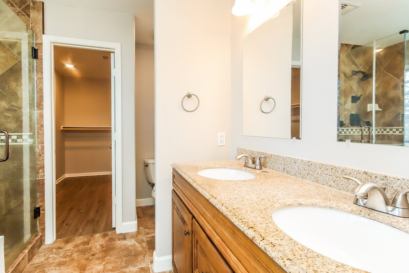 2,740/Mo, 229 Mammoth Springs Ln Dickinson, TX 77539 Main Bathroom View