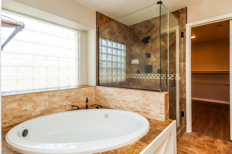2,740/Mo, 229 Mammoth Springs Ln Dickinson, TX 77539 Bathroom View