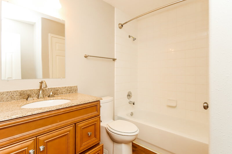 2,740/Mo, 229 Mammoth Springs Ln Dickinson, TX 77539 Bathroom View 2