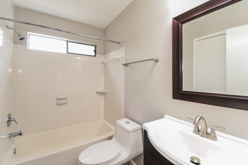 2,160/Mo, 2610 Merrimac Dr League City, TX 77573 Bathroom View