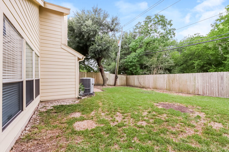 2,510/Mo, 12406 S Garden St Houston, TX 77071 Backyard View