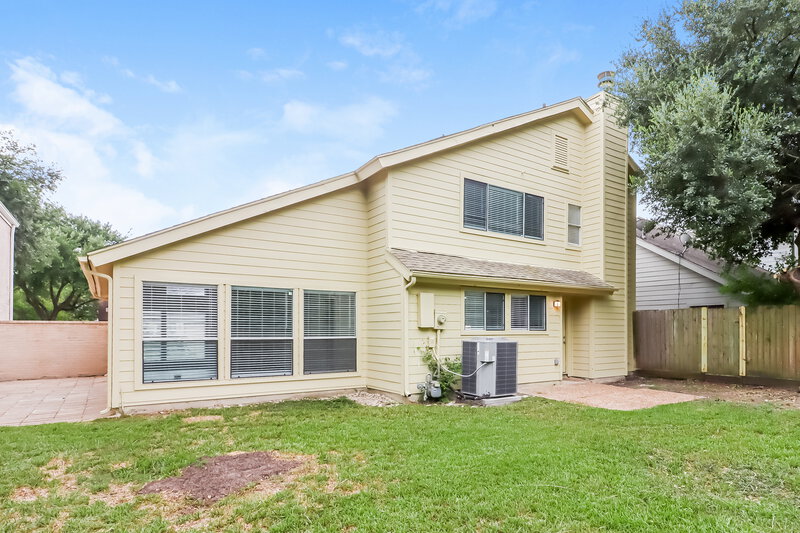 2,510/Mo, 12406 S Garden St Houston, TX 77071 Rear View