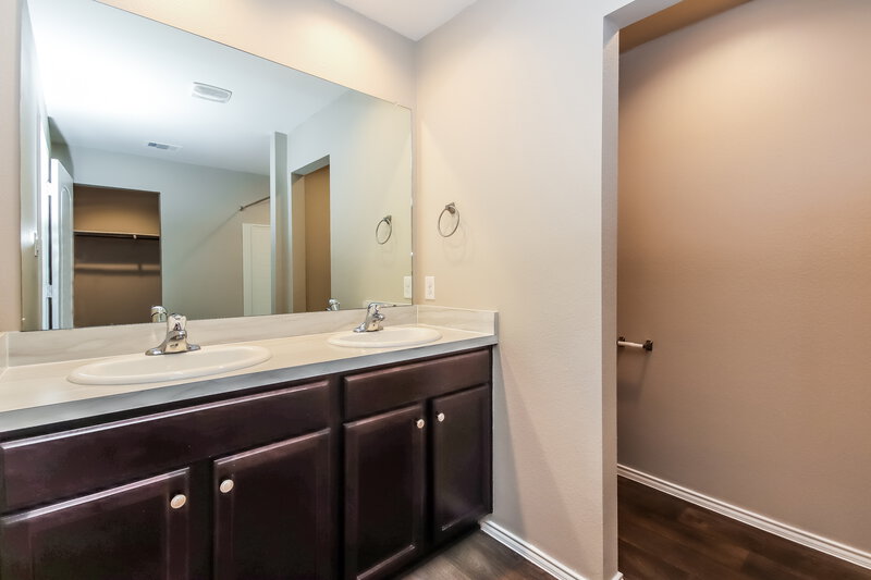 2,115/Mo, 23303 Pelham Prarie Ln Spring, TX 77373 Main Bathroom View