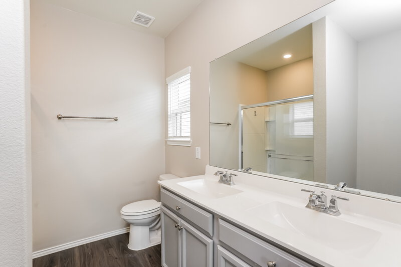 2,990/Mo, 5815 Longhorn Run Ln Katy, TX 77493 Main Bathroom View