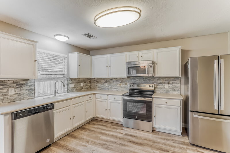 1,910/Mo, 19402 Garden Pool Ln Tomball, TX 77375 Kitchen View 2