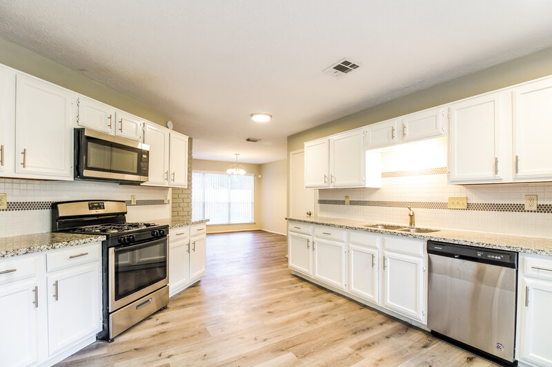 1,670/Mo, 2222 Victoria Ct Missouri City, TX 77459 Kitchen View 2