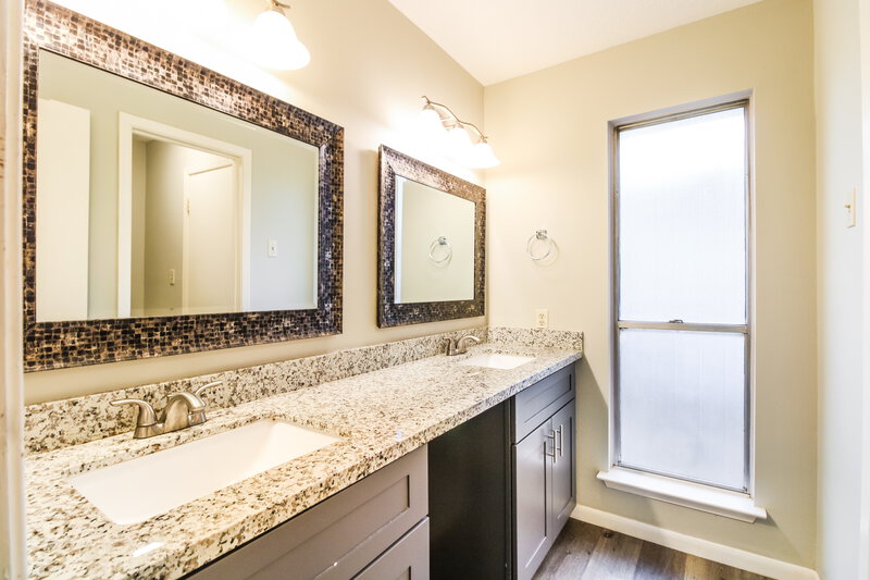 1,670/Mo, 2222 Victoria Ct Missouri City, TX 77459 Main Bathroom View
