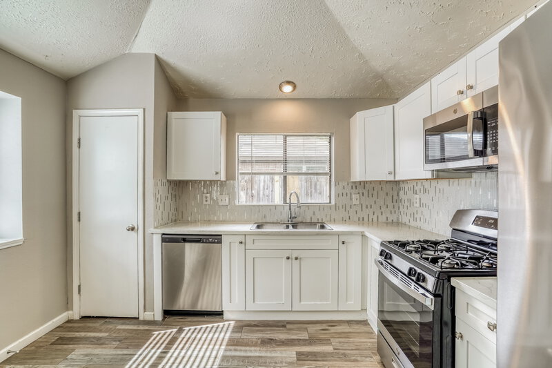 1,860/Mo, 20810 Union Park Dr Katy, TX 77450 Kitchen View 2